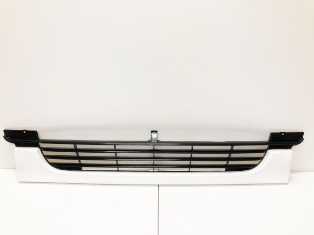 Nissan UD Quon CWB483/CW385/CW445 2002- Front Panel Grille